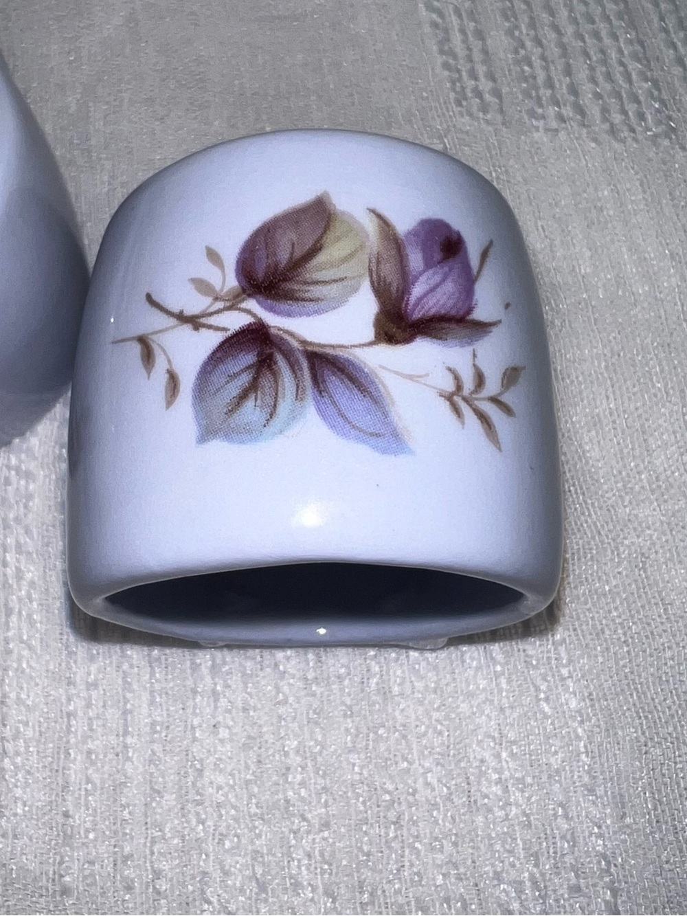 4 Porcelain Napkin Ring with Purple Floral Design